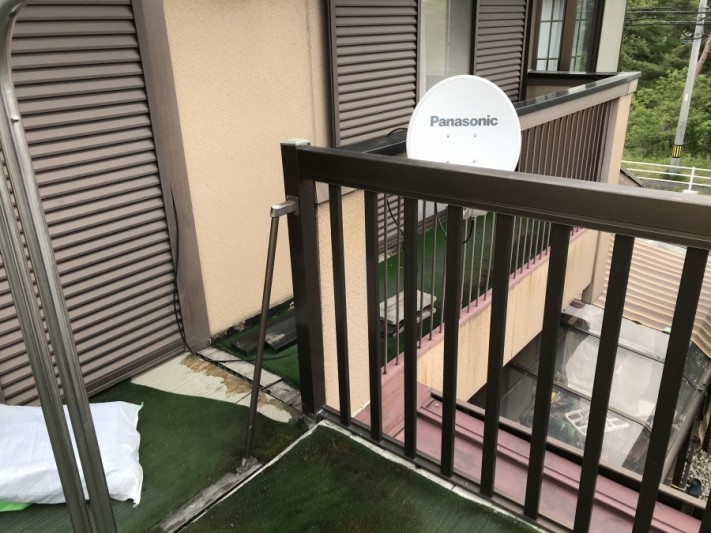 雨漏りしているベランダテント撤去