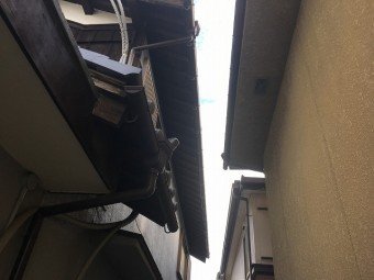 お隣との境