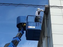 高所作業車で樋を確認