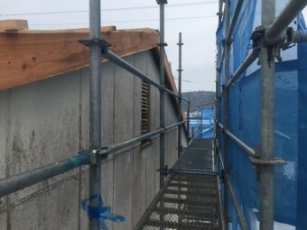 足場を登った写真
