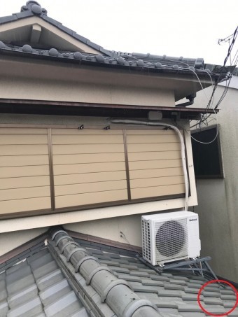下屋根の破損確認