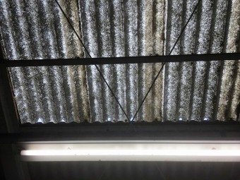 下からの破損状況アップ
