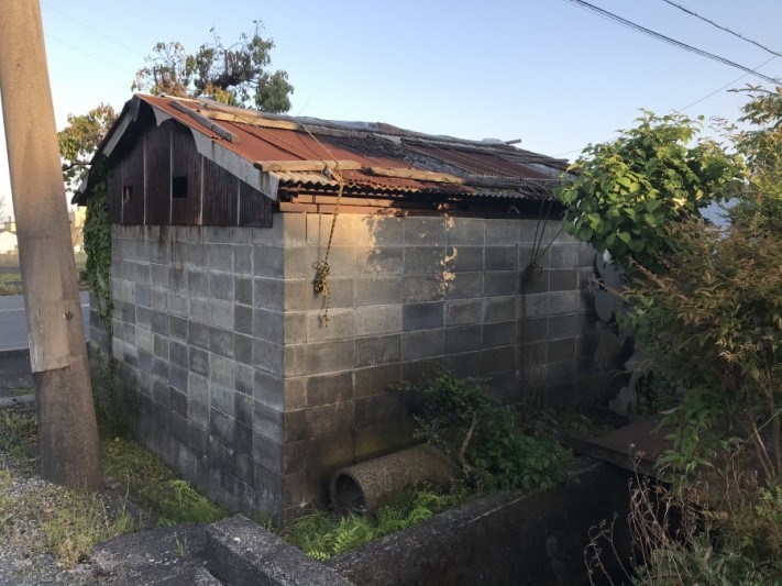 劣化しているトタン屋根