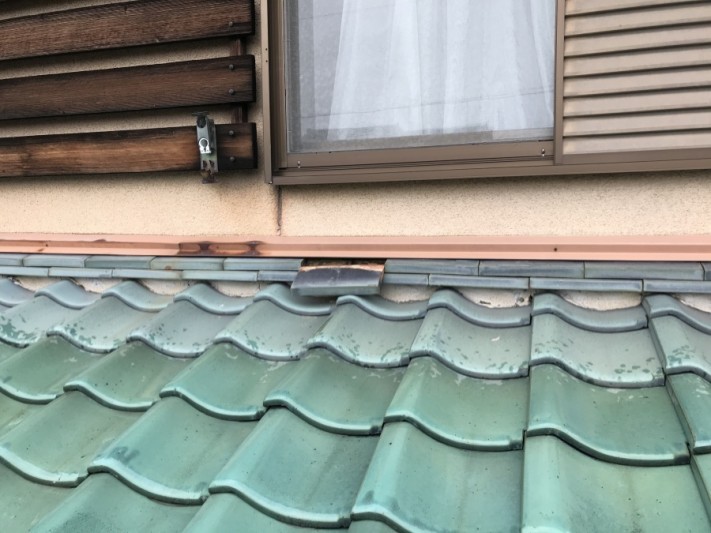 釉薬瓦の熨斗部浮き