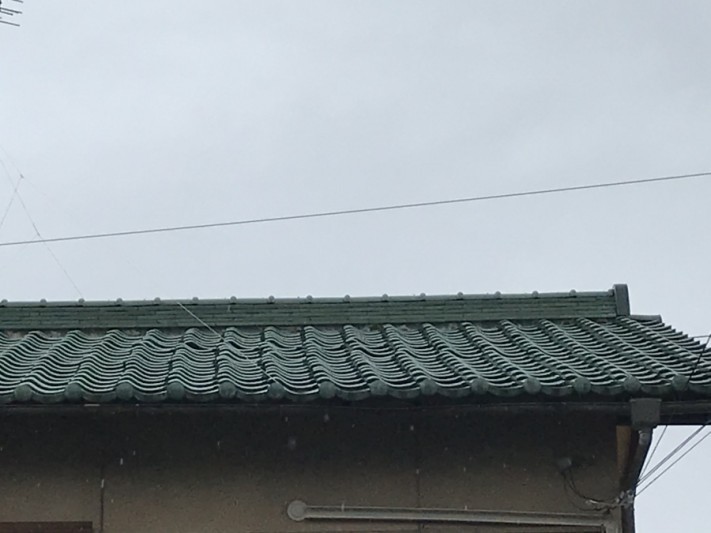 釉薬瓦の浮き