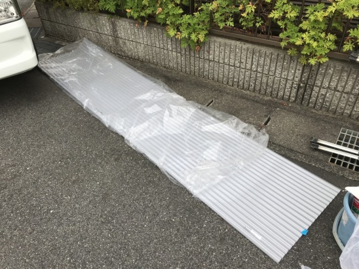 ポリカ波板材料
