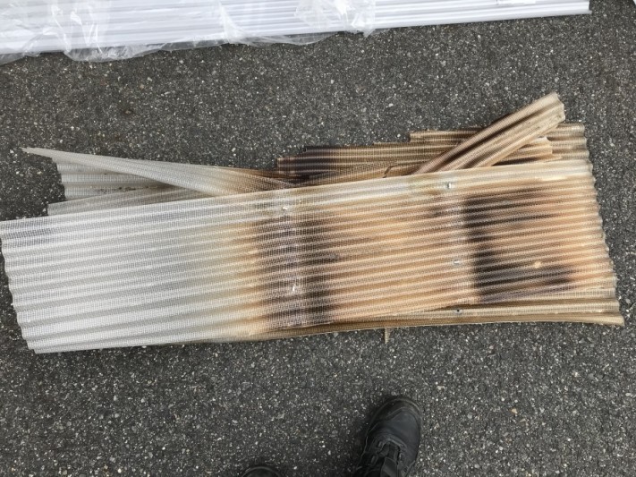 塩ビ波板ベランダ屋根撤去完了