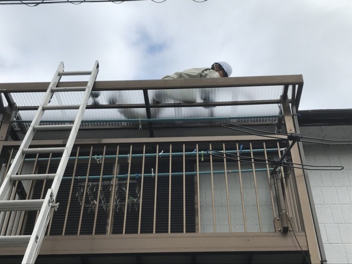 ベランダ屋根ポリカ波板張替え