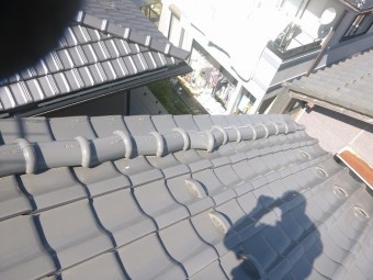 隅棟の紐丸瓦の歪み