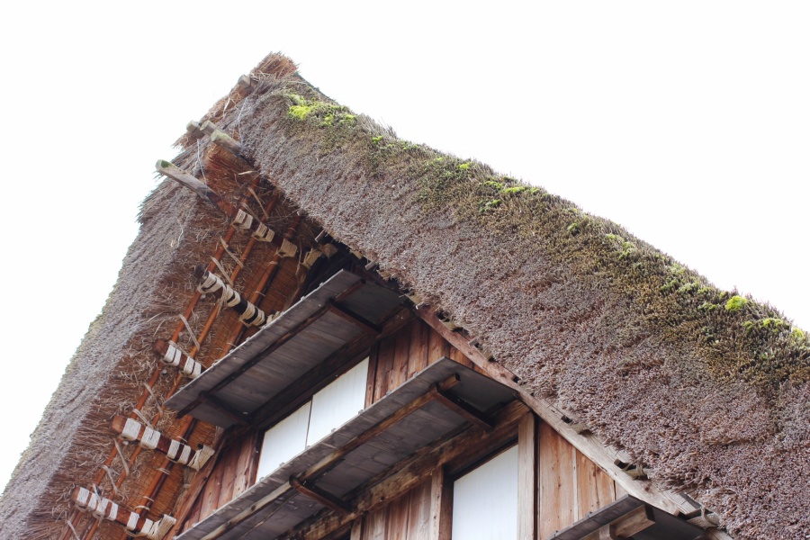 今では貴重 茅葺き屋根について 大津 高島市の屋根工事 屋根リフォームなら街の屋根やさんびわ湖大橋店