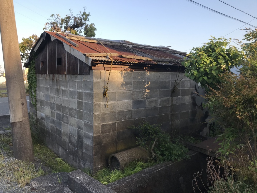 高島市今津町にて板金工事が必要な台風で雨漏りしているスレート屋根点検