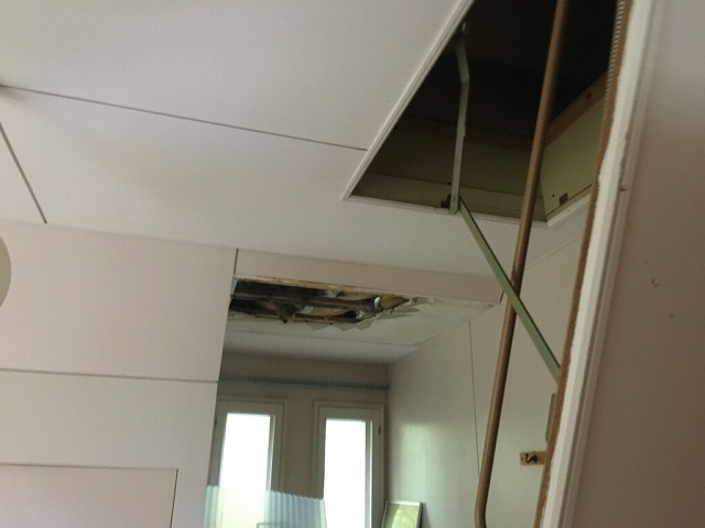 雨漏り放置で天井が腐る